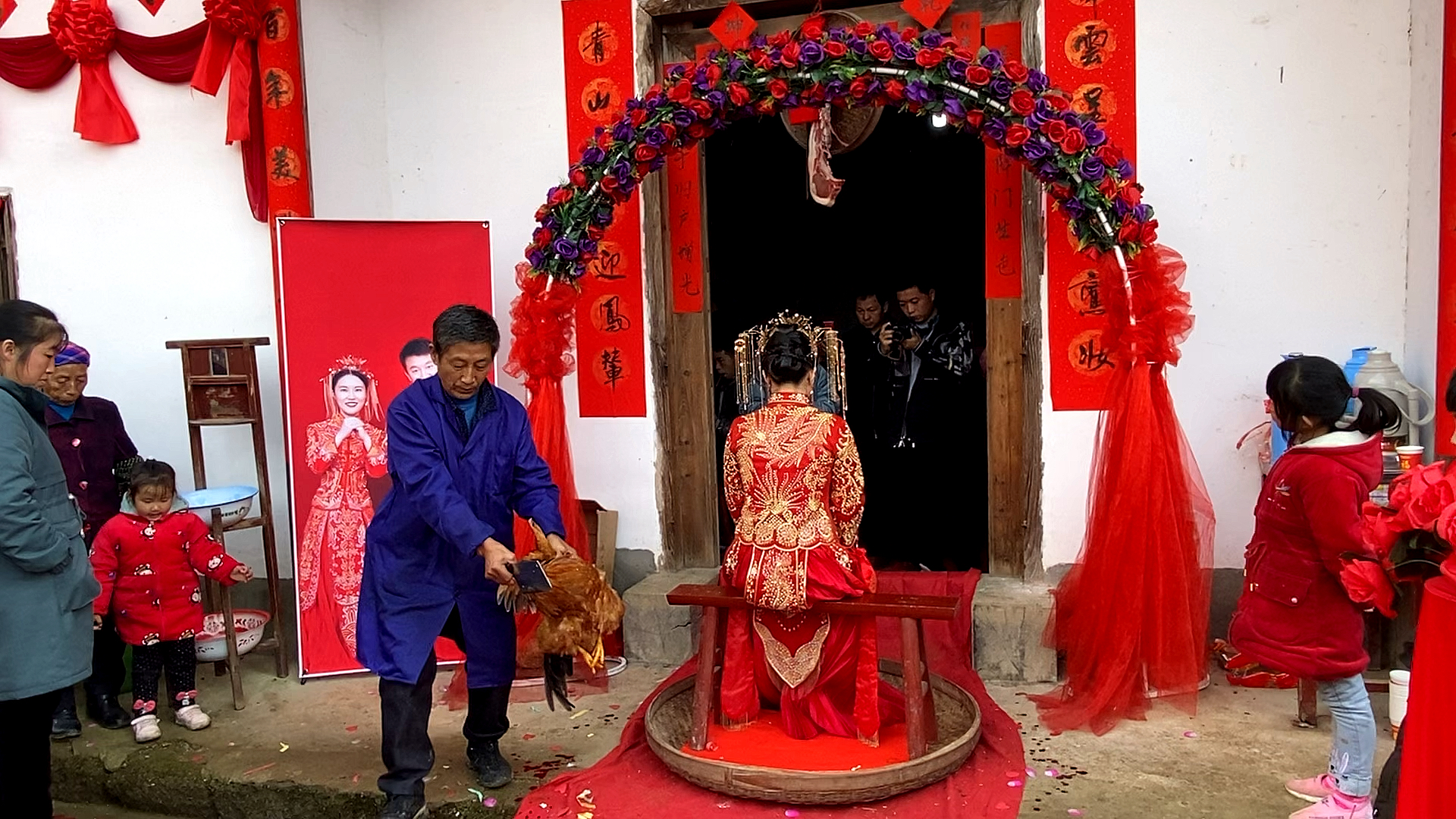 农村婚礼#江西农村婚礼,新娘子结婚都不可缺少的一个习俗,你见过痧?