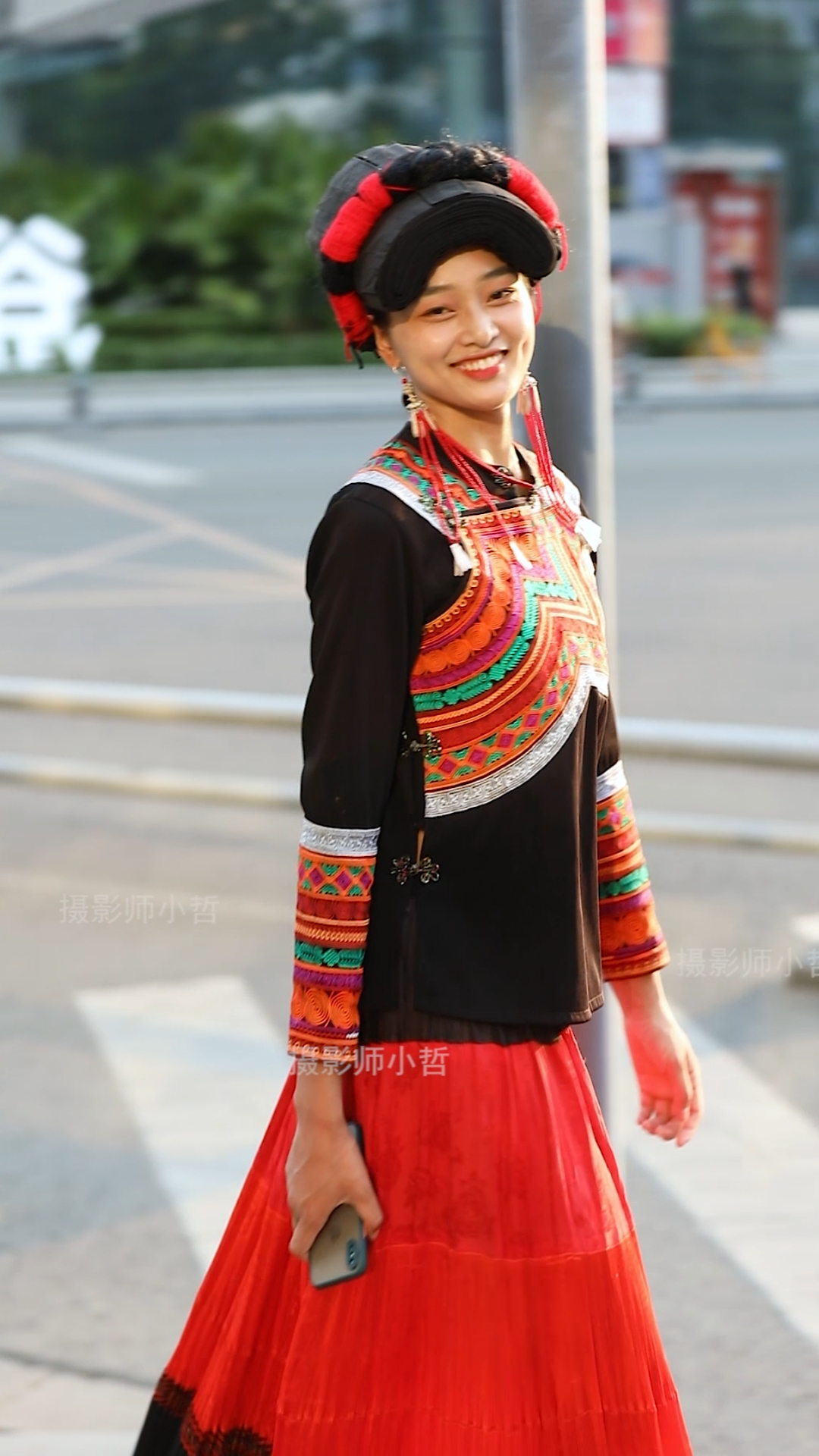 彝族#彝族女孩纯真的笑容!