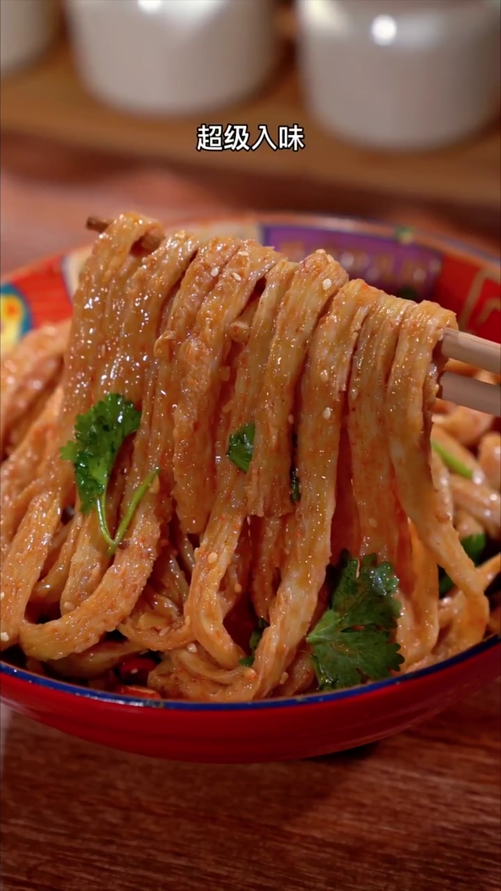 美食#凉拌牛筋面,太好吃了.