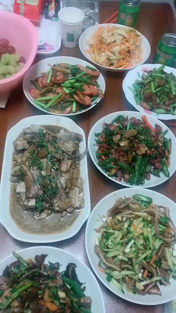 婆婆生日我给做一桌菜,小姑回来嫌饭菜不好,要带婆婆上饭店,老公生气