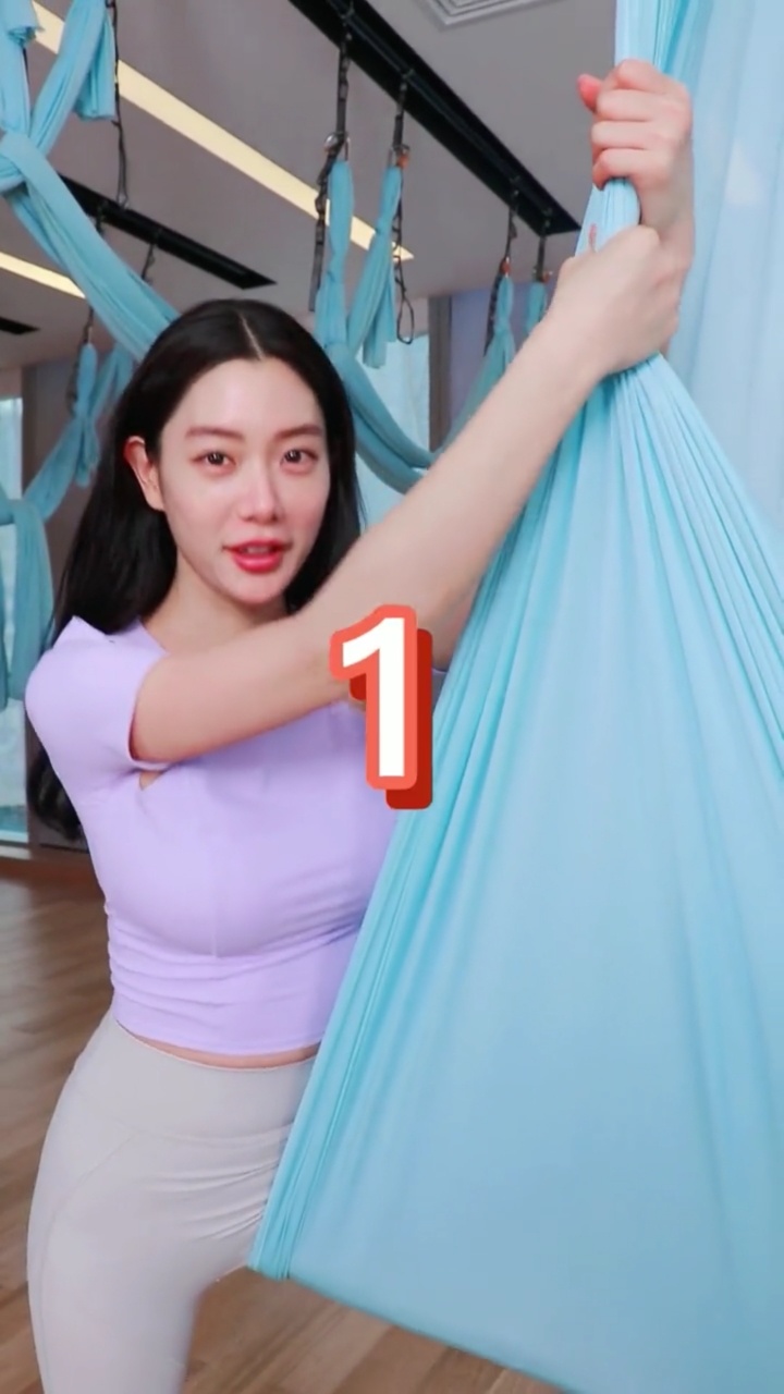 克拉拉的空中瑜伽花絮!#空中瑜伽#瘦腿