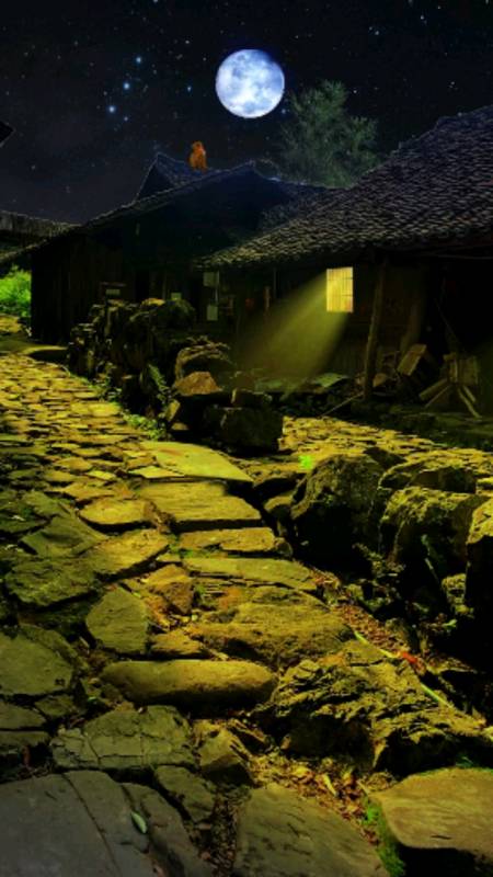 小时候夏天晚上村里很热闹,孩子们玩耍看星星,大人聊家常,那时候没有