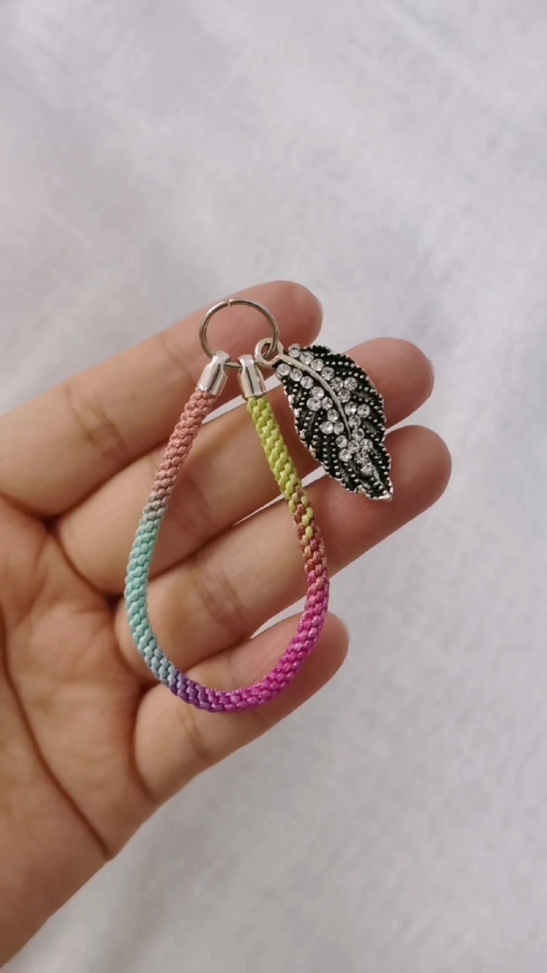 手工编织圆形玉米结钥匙扣手链手绳编绳-度小视