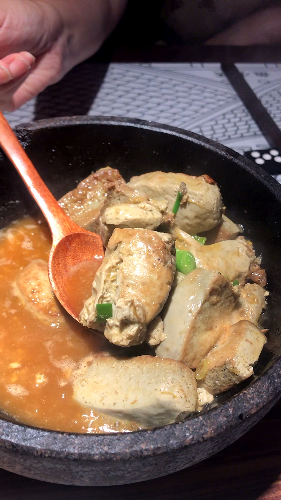 爱美食爱生活#香香,嫩嫩,鲜鲜的黑豆腐煲