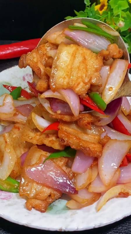 在家做个拿手菜#圆葱炒五花肉