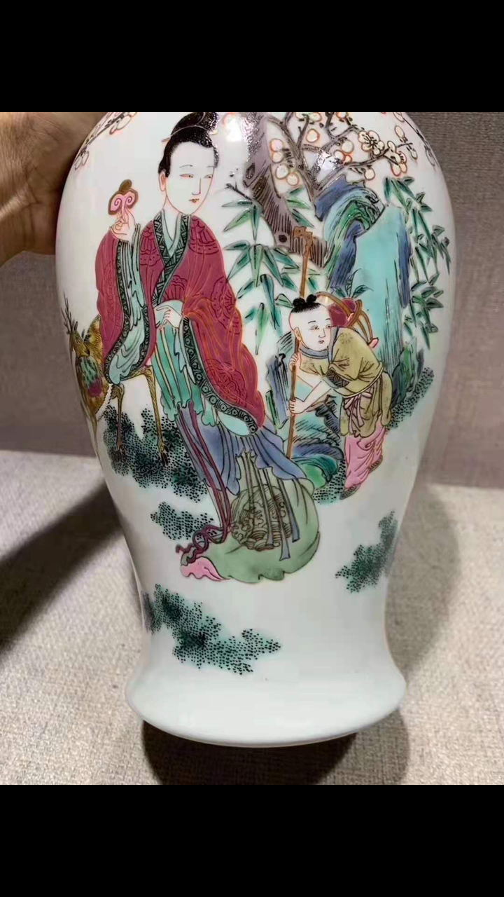 雍正粉彩人物故事瓶