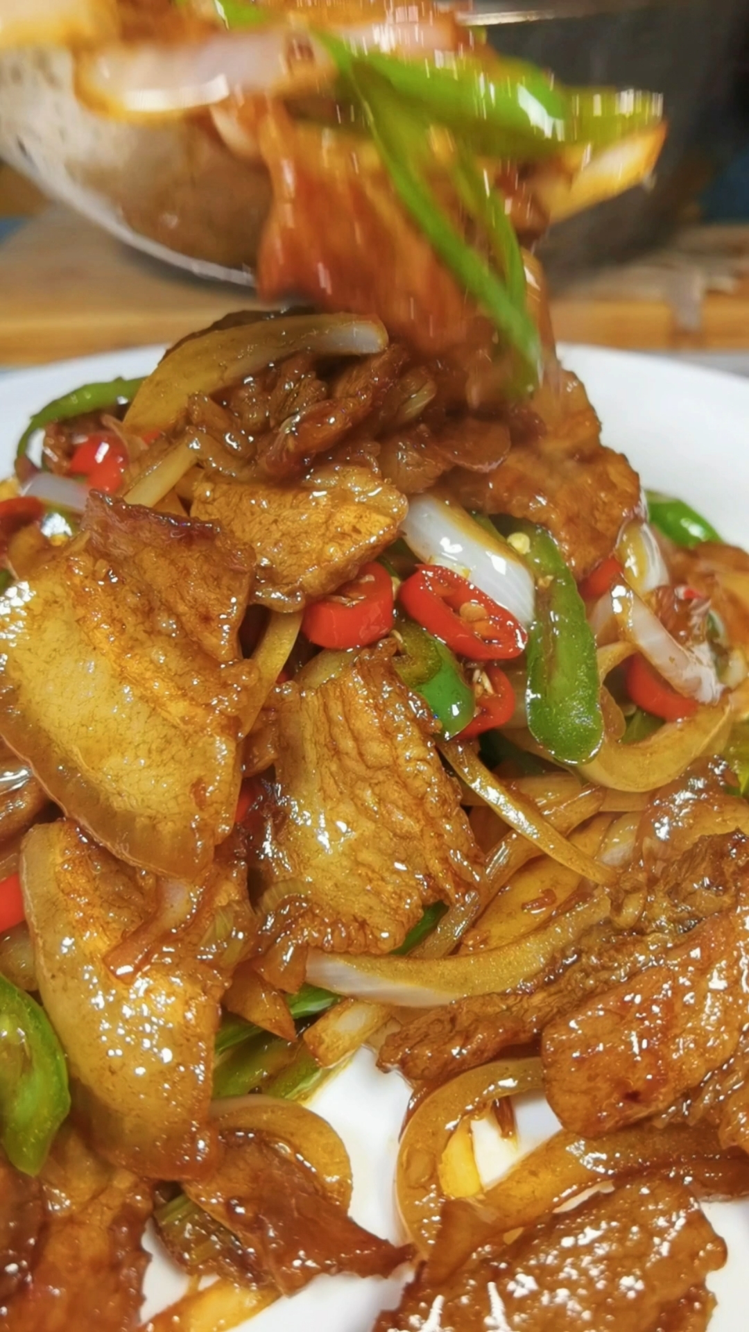 五花肉炒洋葱,这肉那肉,吃来吃去还是五花肉解馋.香.-度小视