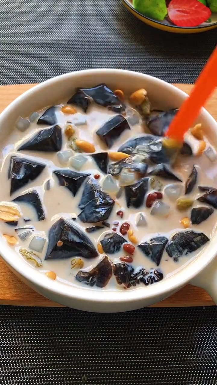 该减肥了#让小姐姐沦陷的烧仙草椰奶冰饮来啦