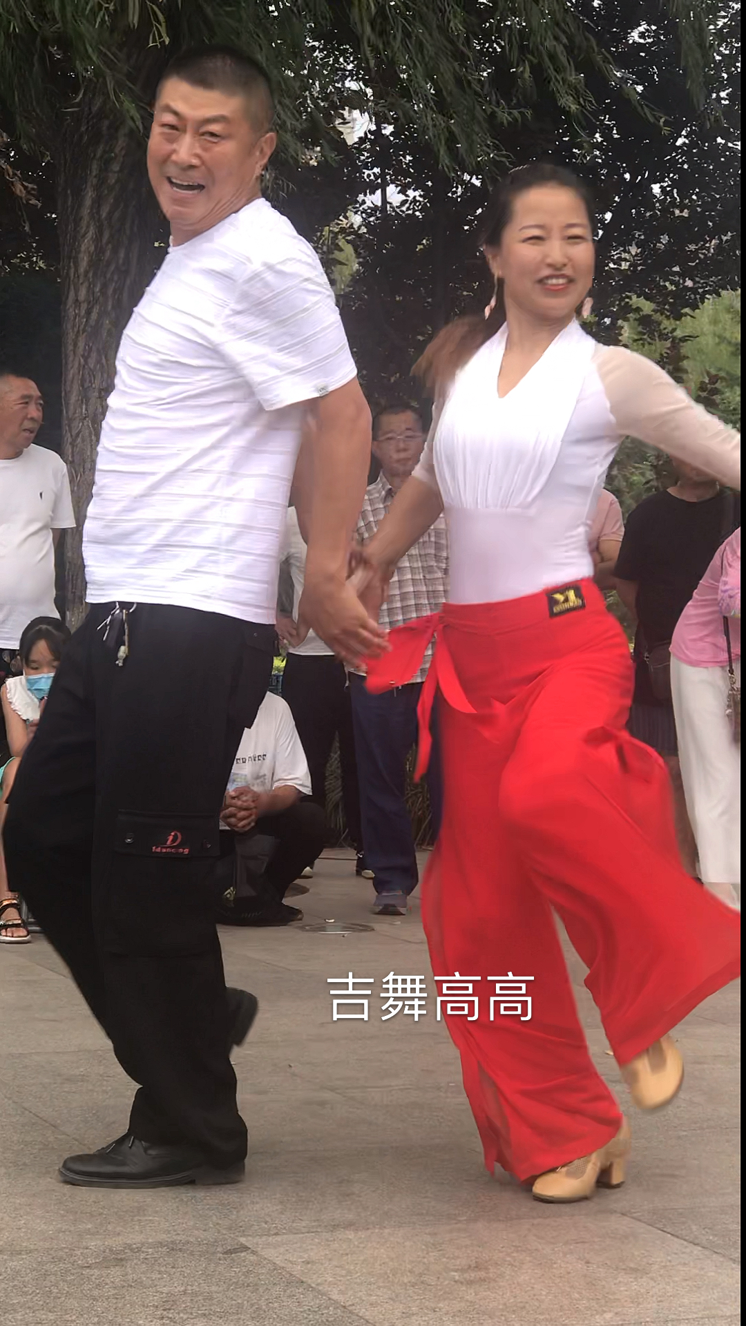 安静夫妻俩的精彩吉舞