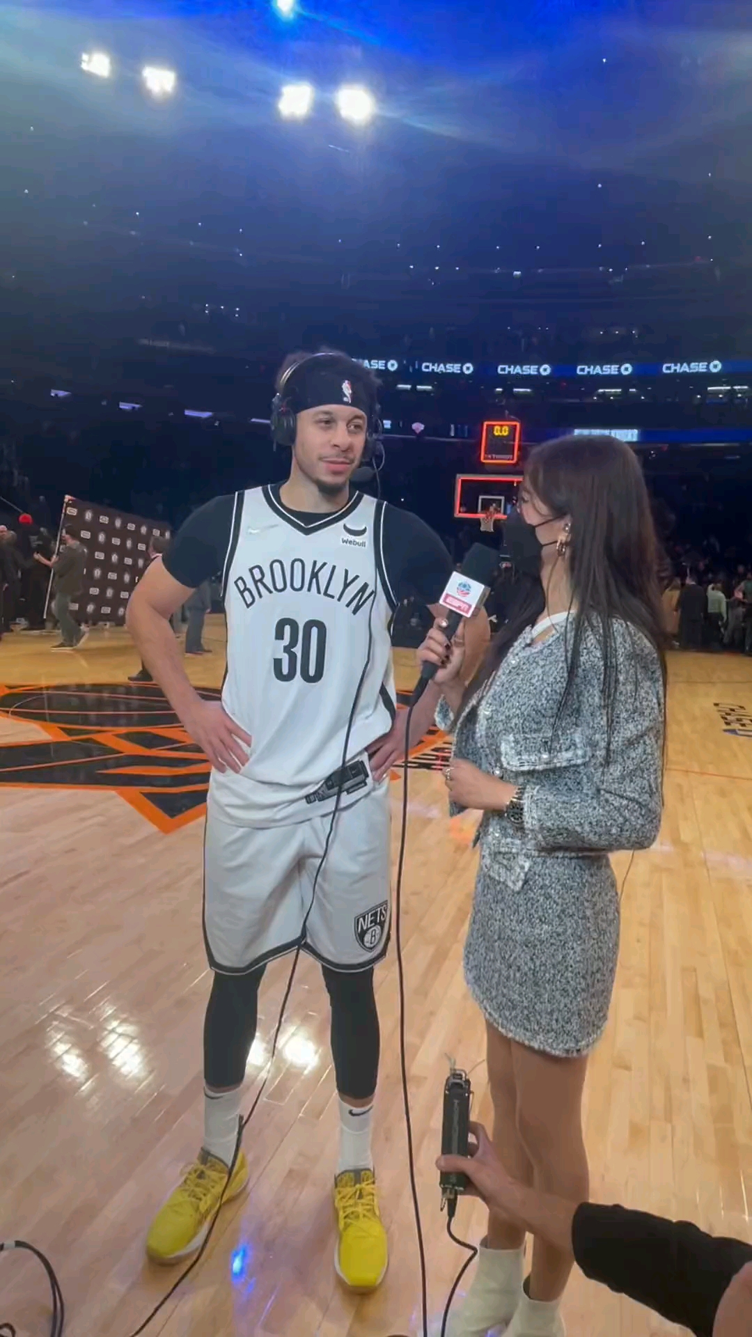 篮网28分逆转尼克斯赛后采访塞斯库里我们打出了团队性