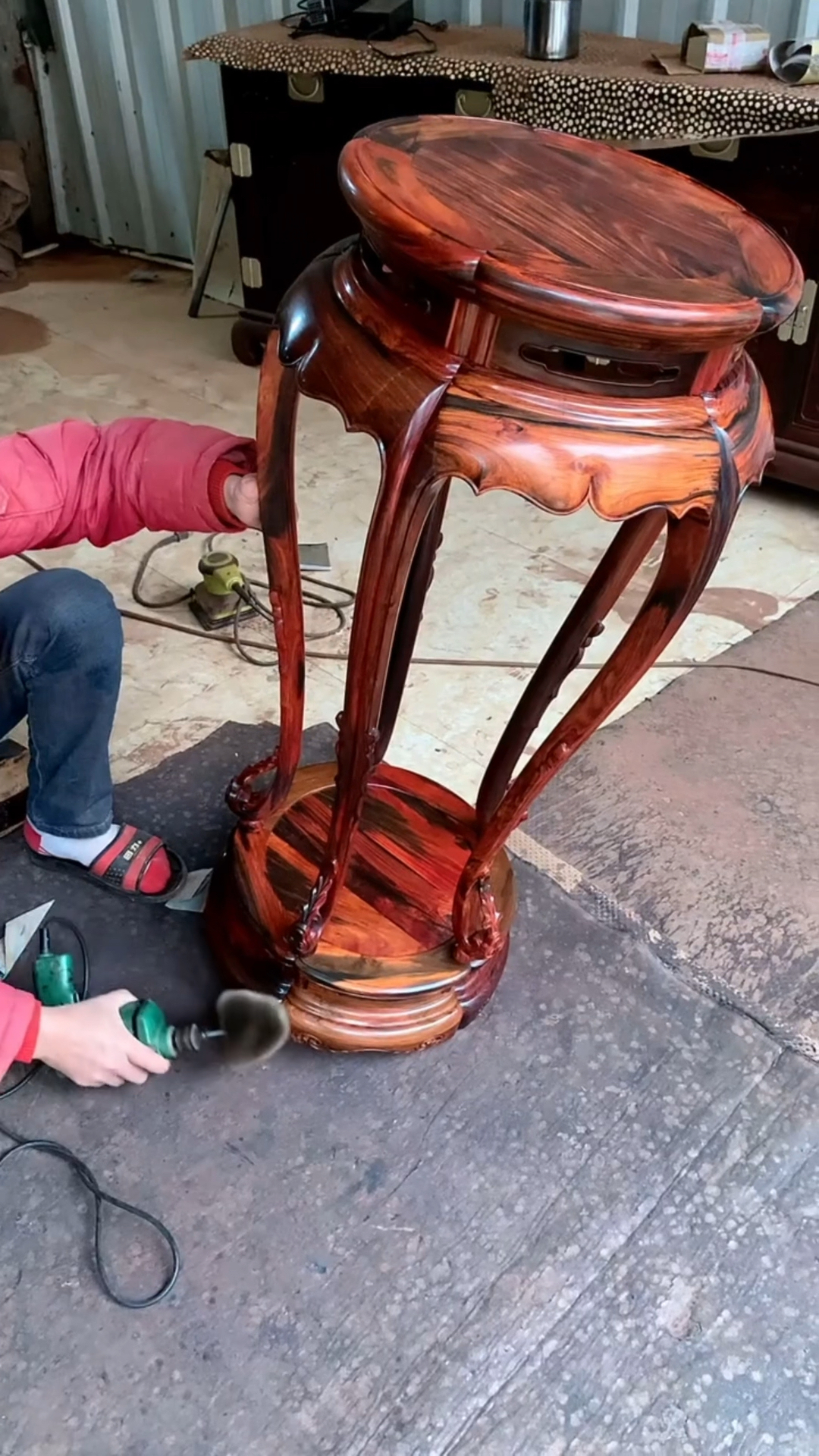 古典红木家具#大红酸枝香几打磨中-度小视