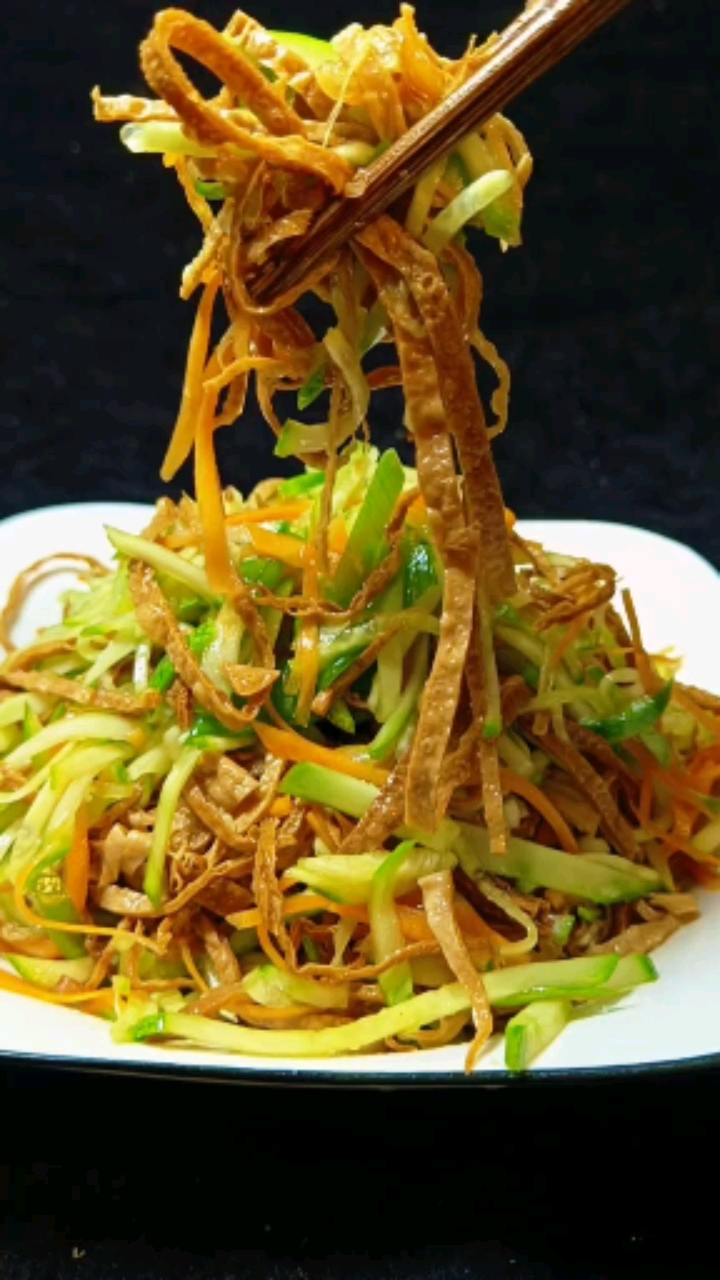 炸豆皮拌黄瓜