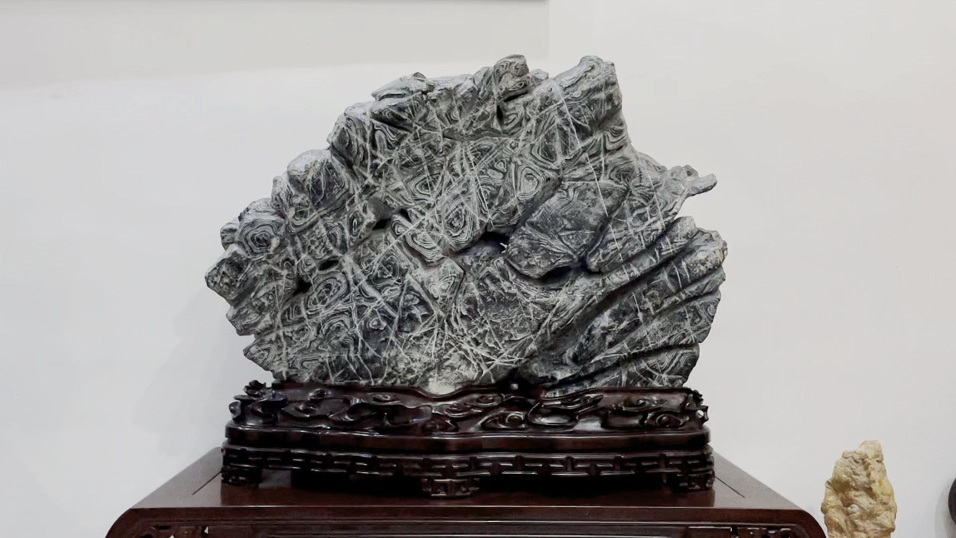 灵璧石#顶级灵璧白马纹石的纹理究竟有多美?