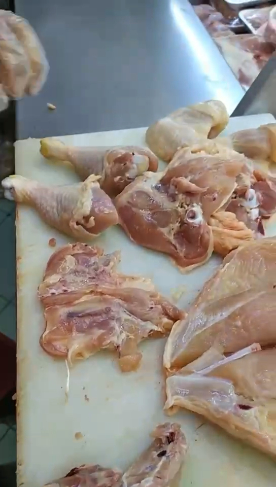 刀功#鸡肉的分解,大家看看这个刀法怎么样?