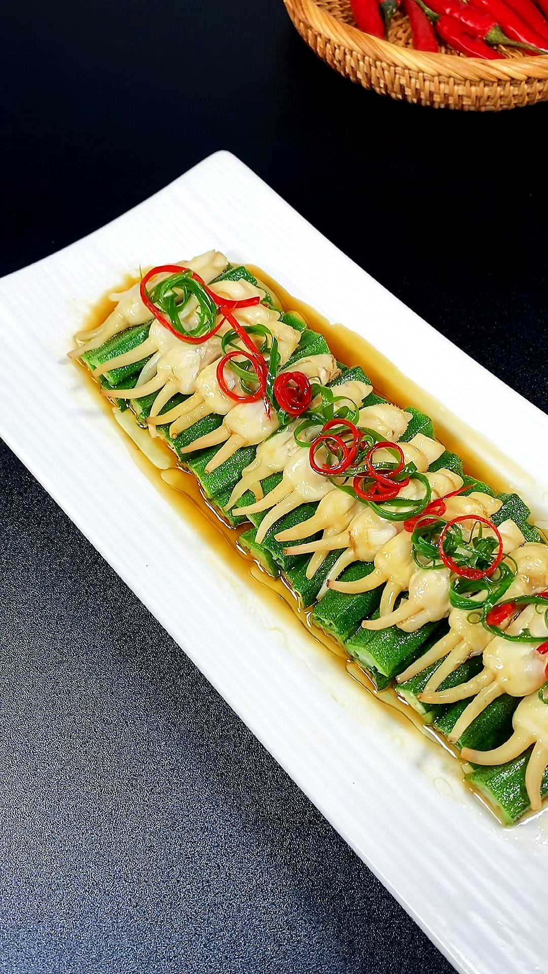 爱美食爱生活#白灼秋葵老蛏,这样搭配不仅鲜美营养又美味,简单易做零