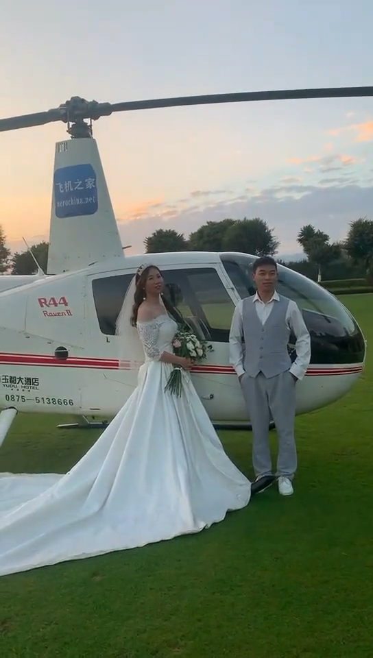 直升机婚纱照
