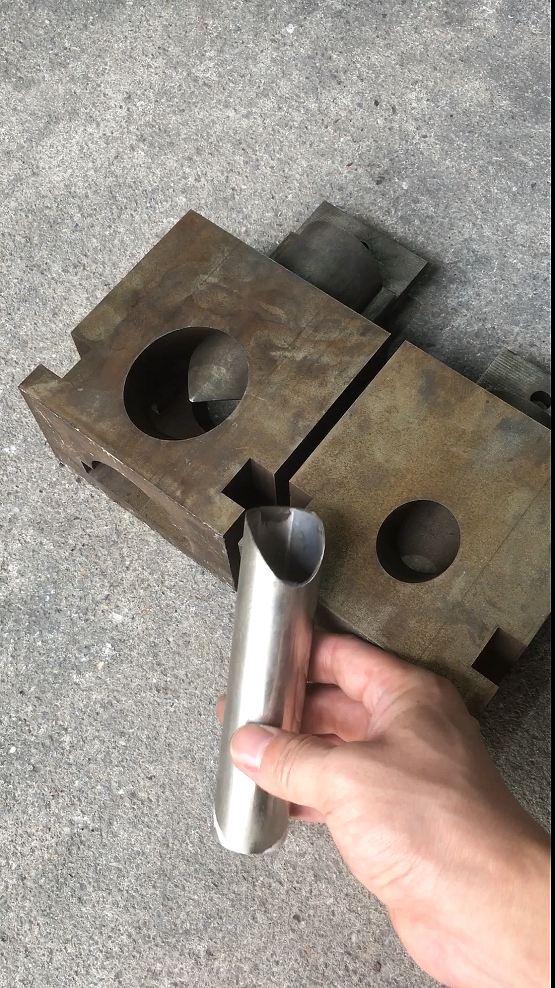 圆管冲弧模具#不锈钢护栏扶手冲弧切月牙口模具锌钢圆管坡口机-度小