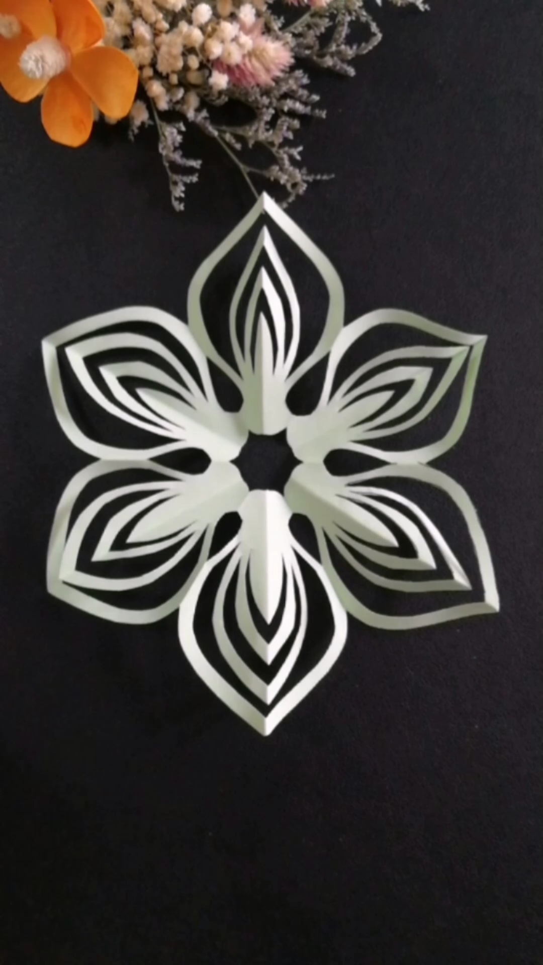 剪纸#手工剪纸六角窗花,超级好看.