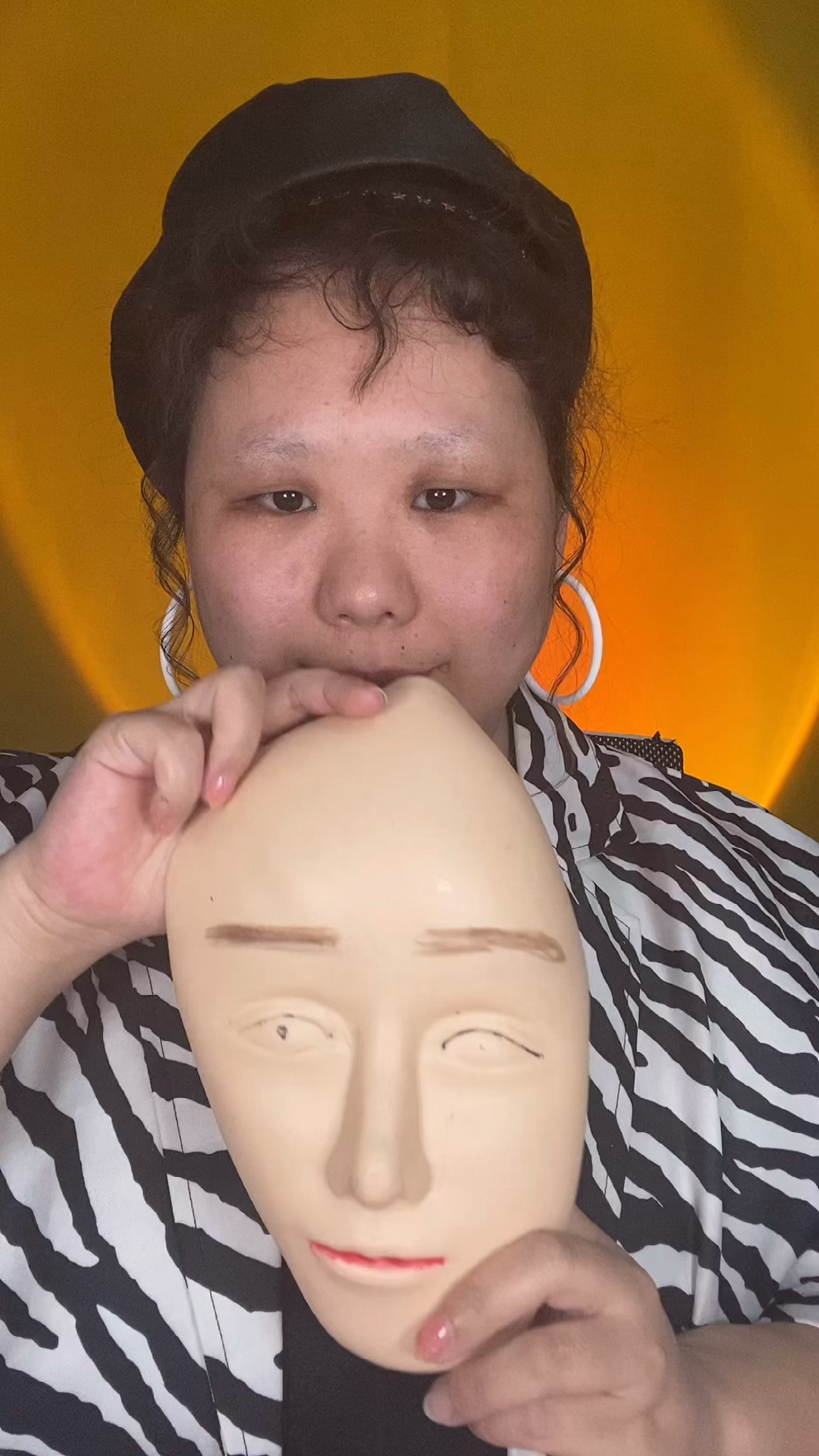 50岁阿姨人皮面具一带,秒变网红小姐姐