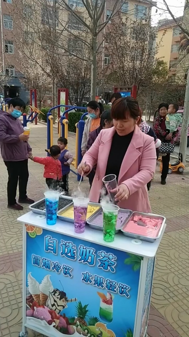 摆摊创业#冒烟冷饮冰淇淋,出摊就排队,您们当地有吗?