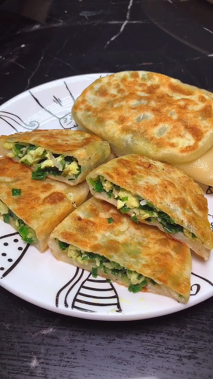 自制美食#韭菜盒子这样做皮薄馅大不出汤老好吃了