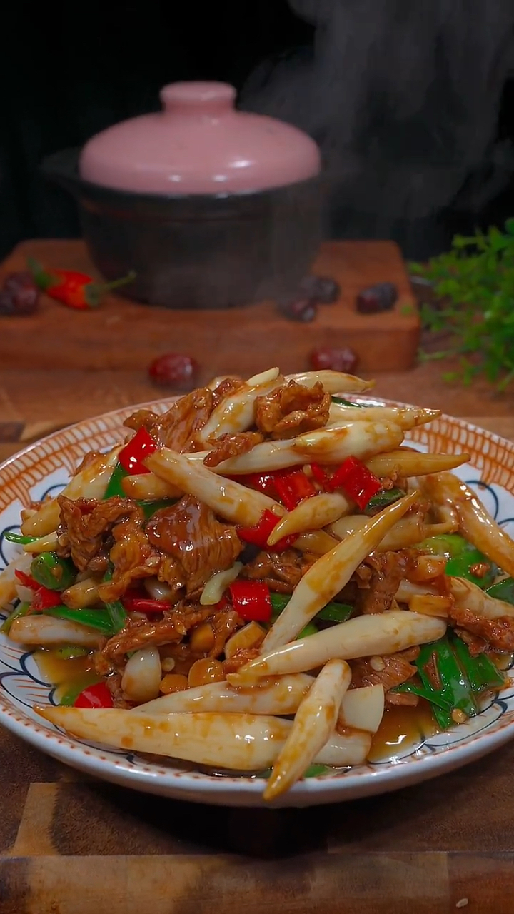 天热没胃口吃不下饭那你就试试这道藕尖炒肉实在是太下饭了