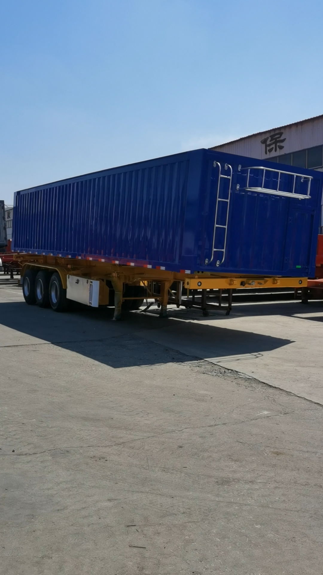 骨架侧翻自卸车