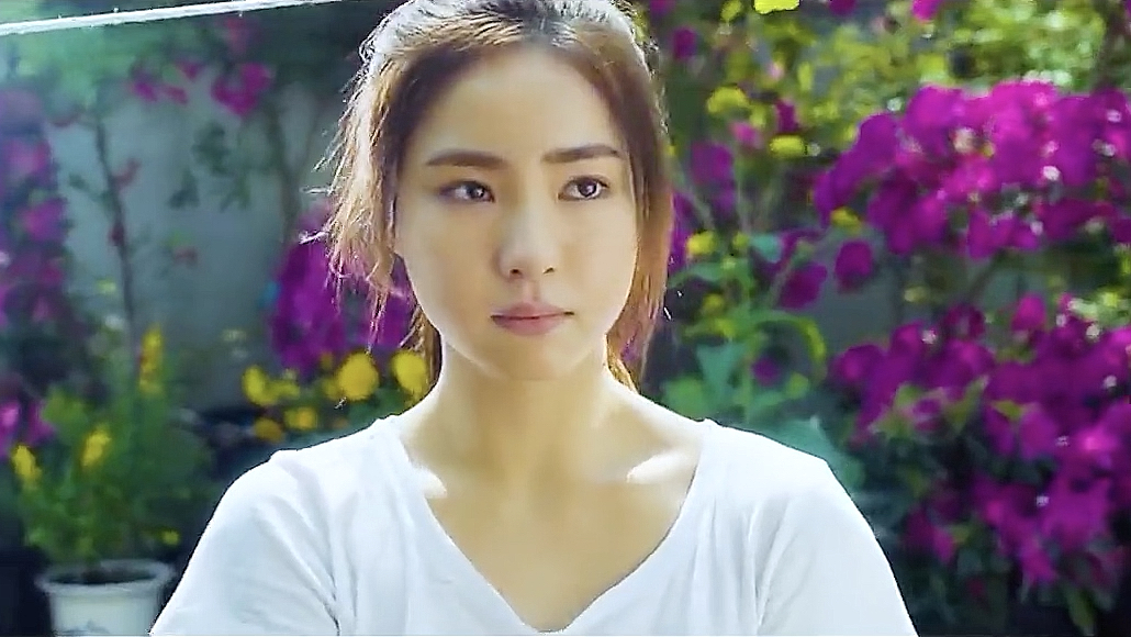 老千2神之手#看一眼就会爱上她!再次见到她居然如此狼狈!