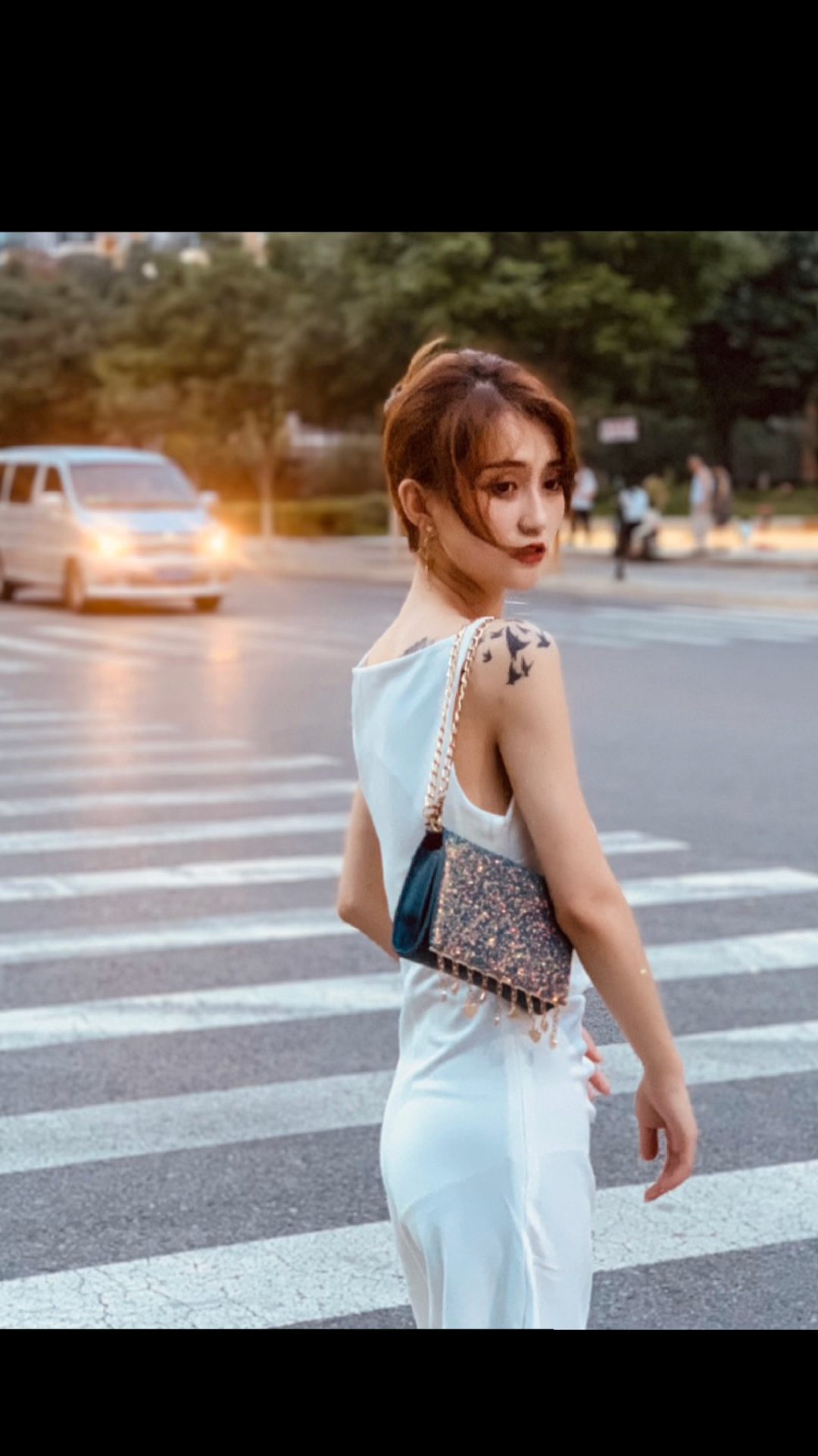 港风美女手机街拍写真美女