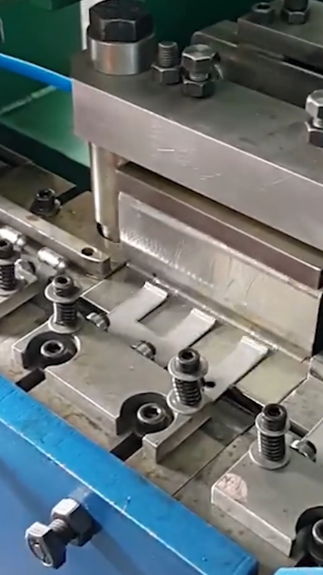 模具#钣金冲压卷圆结构,生产效果很好,能看懂其工艺吗?