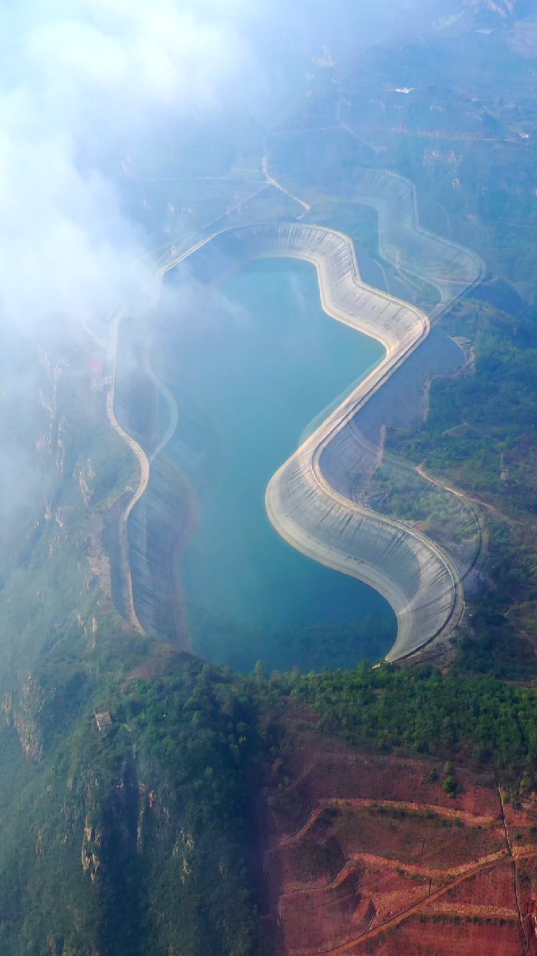 河北大山山顶发现大型水库竟然建在山顶可水是从哪来的