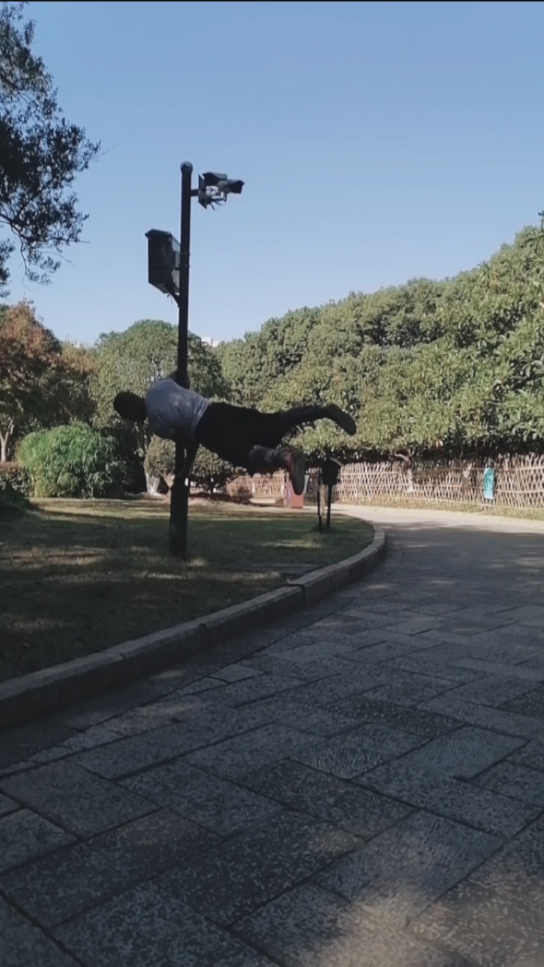 健身宁教练传递健身正能量#龙旗练习