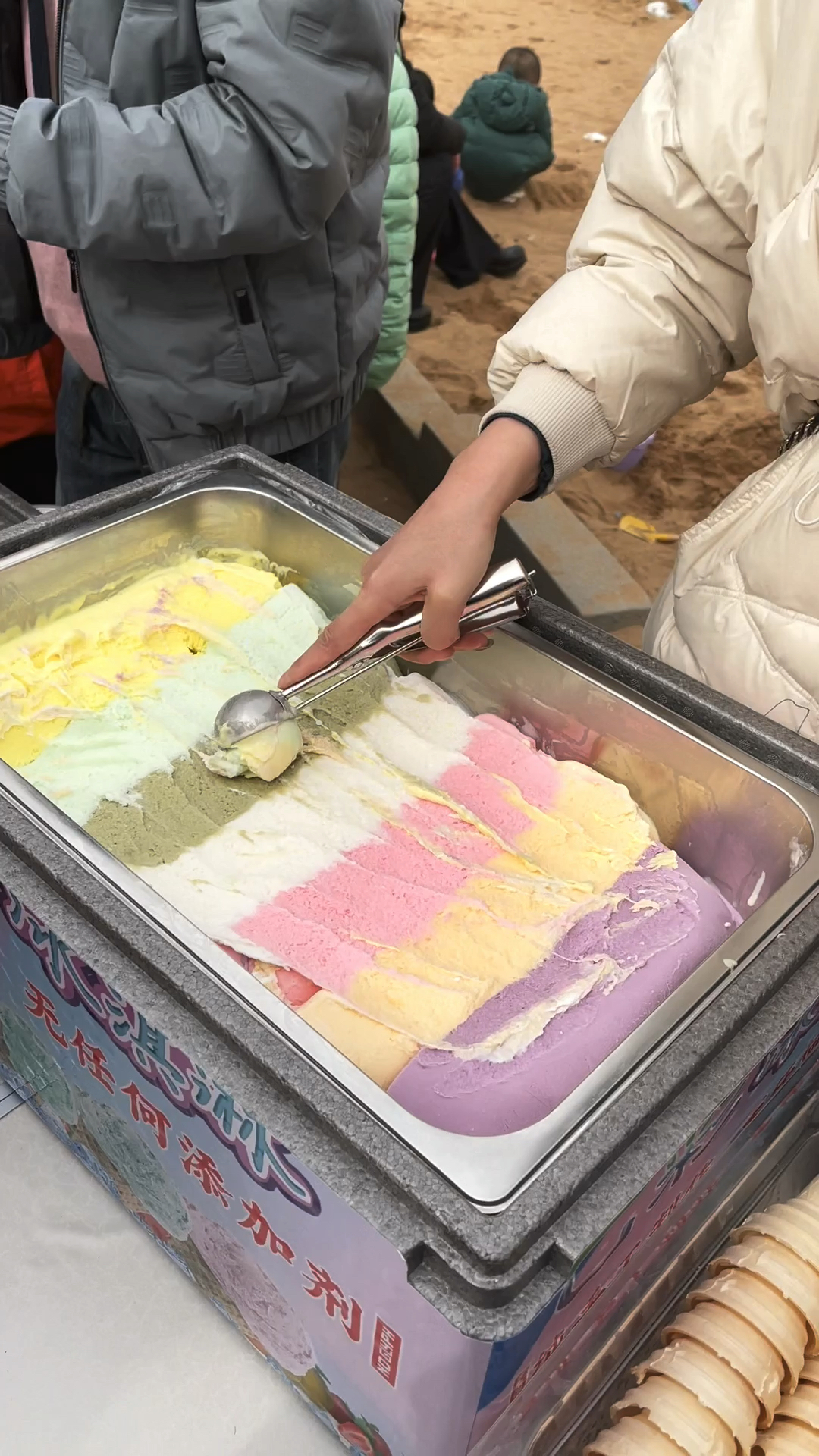 纯手工制作的七彩冰淇淋你会吃吗