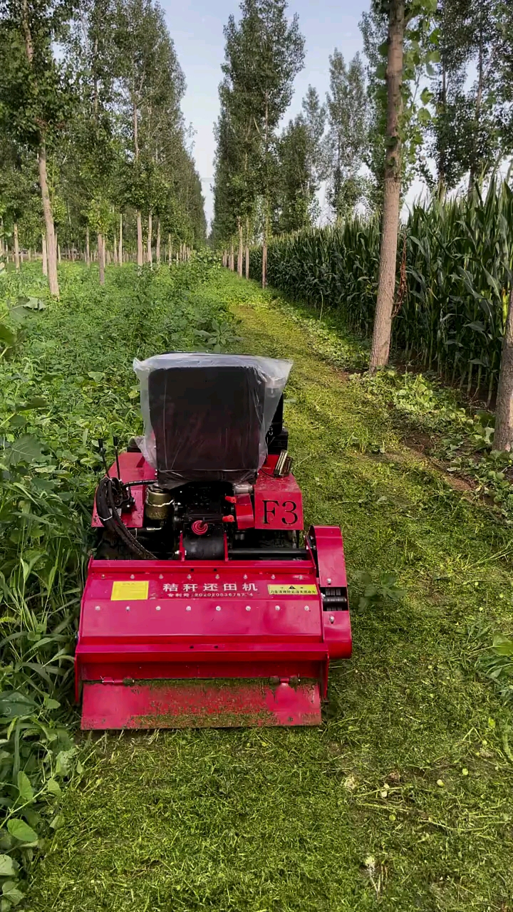 农业机械化#小型履带拖拉机秸秆还田作业