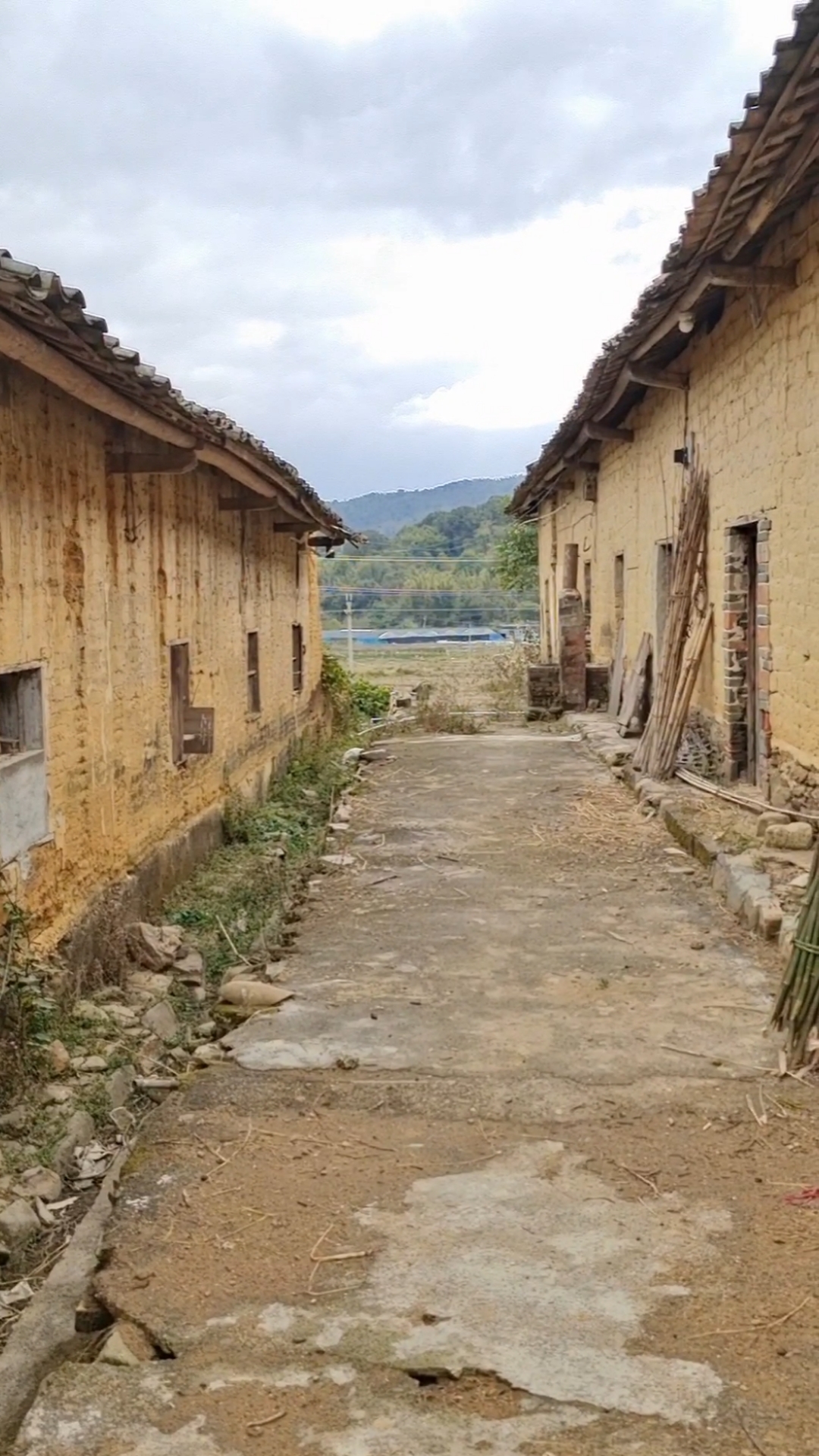 农村#不要问我为什么喜欢拍农村,因为这些老房子越来越少了,我要贝骀