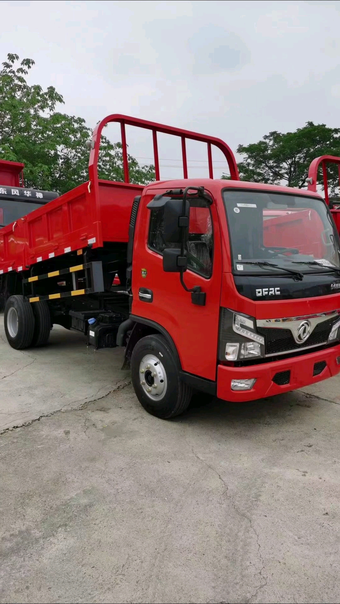 2米蓝牌自卸车-度小视