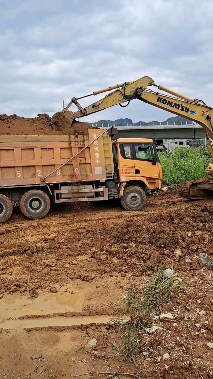 挖掘機#瘋狂工程車挖機施工現場挖掘機視頻柴油的青春