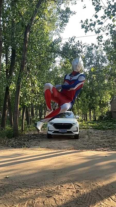 奥特曼#迪迦奥特曼飞起来了-度小视