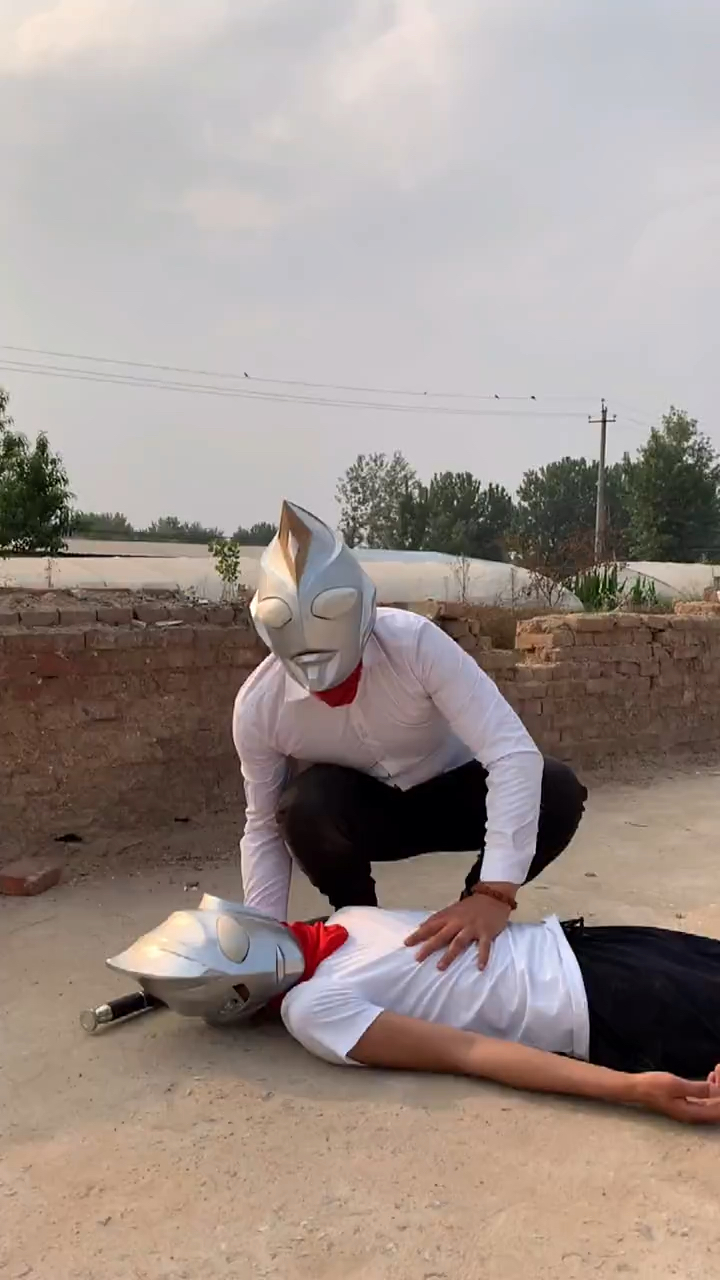 奥特曼#怎么办迪迦奥特曼受伤了