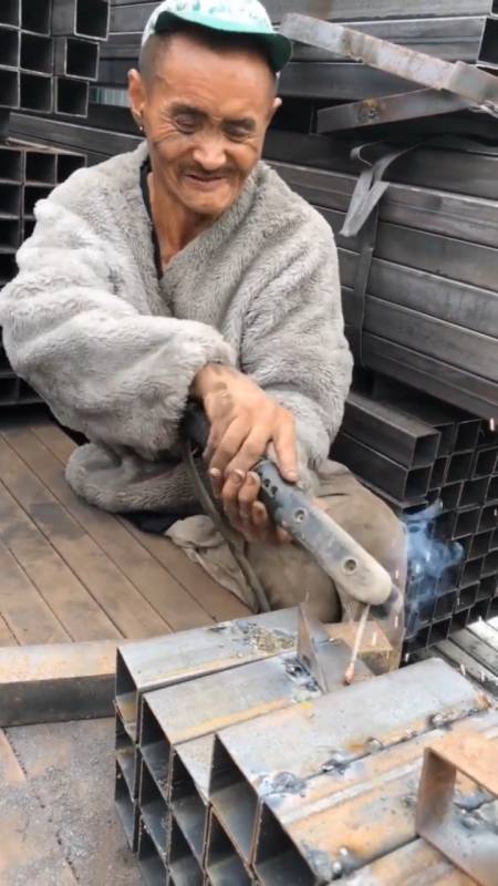 800一天请来的焊王,你看看值不值-全民小视频