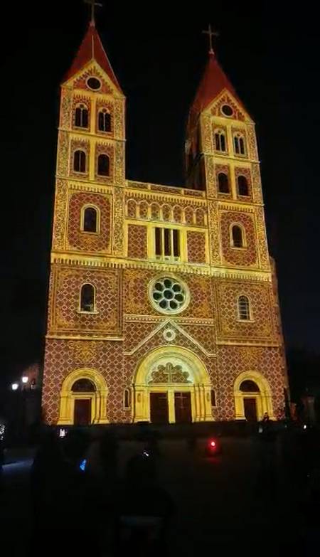 青岛市天主教堂万圣节灯光秀