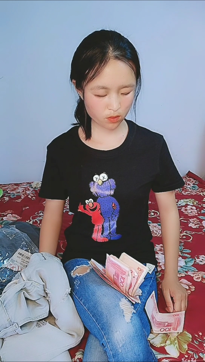 这是高手#今天在网上买了一条裤子,里面居然有两千块钱?