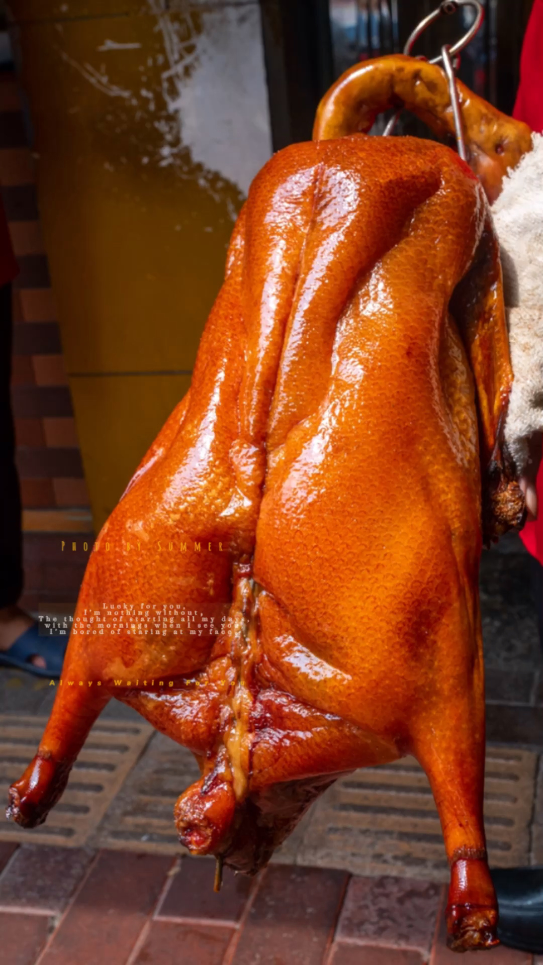 烧腊培训#有谁又能拒绝一只一刀下去全是汁水的脆皮烧鹅呢?