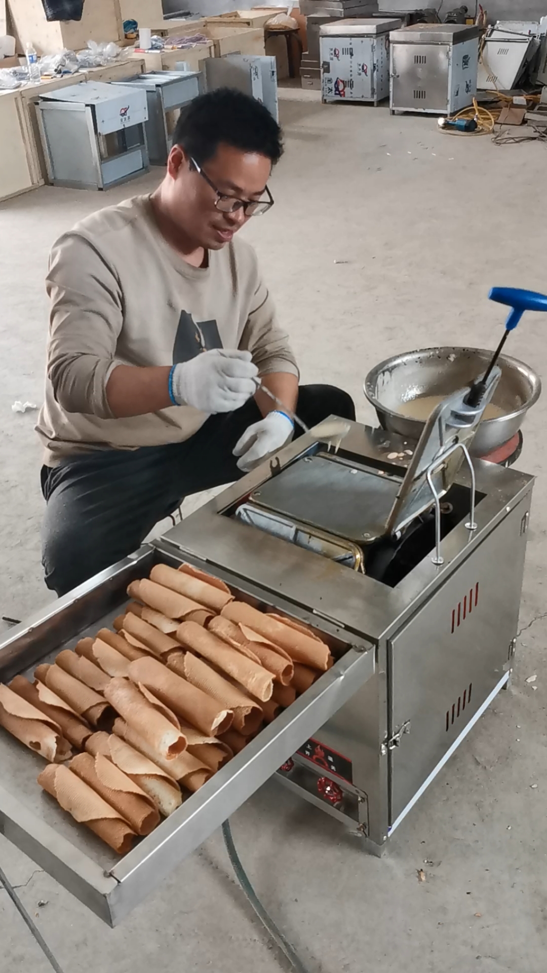 硕肯蛋卷机#摆摊神器六面燃气蛋卷机操作简单易学一人即可轻松操作