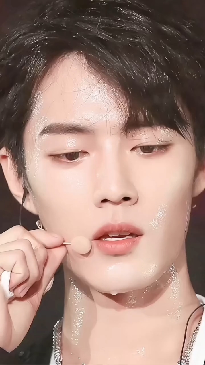 肖战#不,是看他流汗,那就是一种享受!反的都是高光啊….