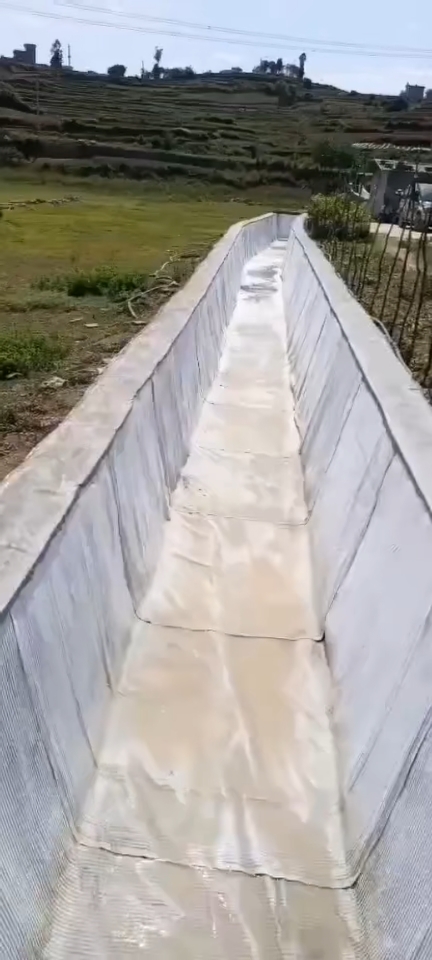 水泥毯#用水泥毯刚做的云南水渠工程,防渗效果非常好,还省工省料