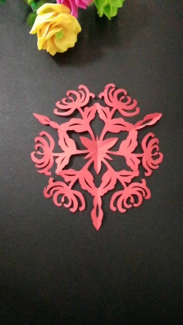 #清明#手工剪纸菊花,三角剪.-全民小视频