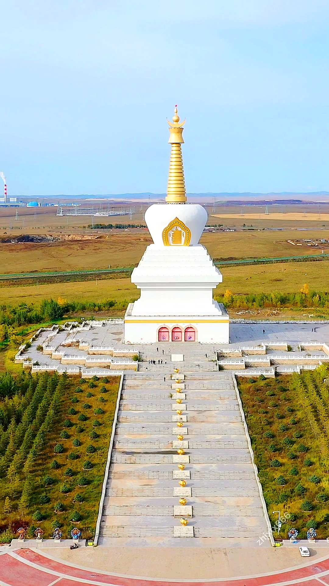 旅游进行时金秋呼伦贝尔大草原的第一站海拉尔两河圣山景区秋黄配上这