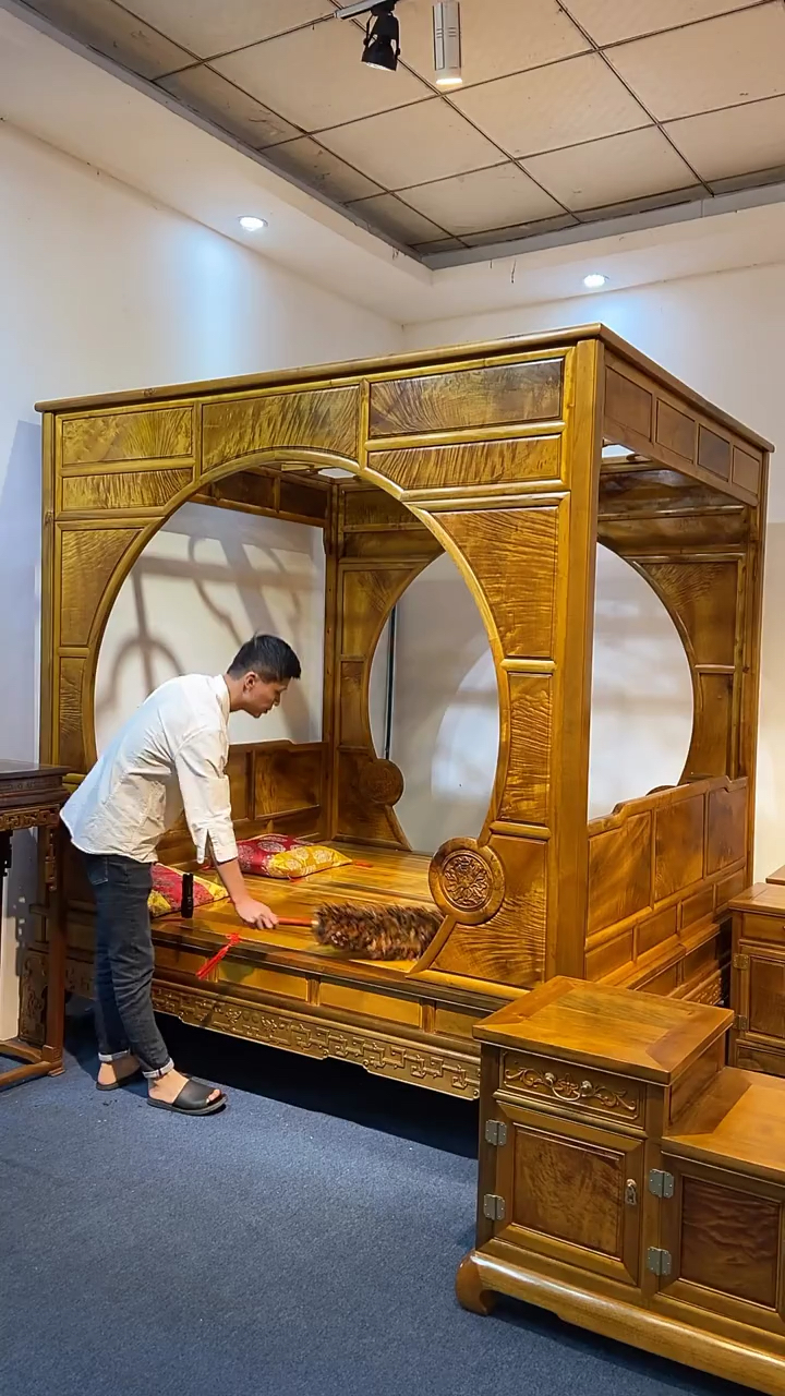 金丝楠木架子床