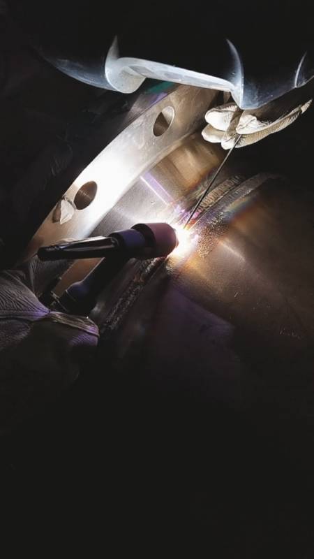 全民最牛手艺人#每一个焊工,都是兄弟,铜镍合金管道焊接!-度小视